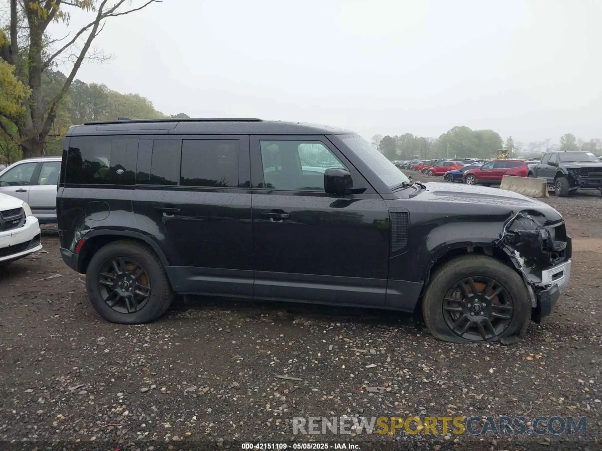 13 Photograph of a damaged car SALEPERU2N2088316 LAND ROVER DEFENDER 2022