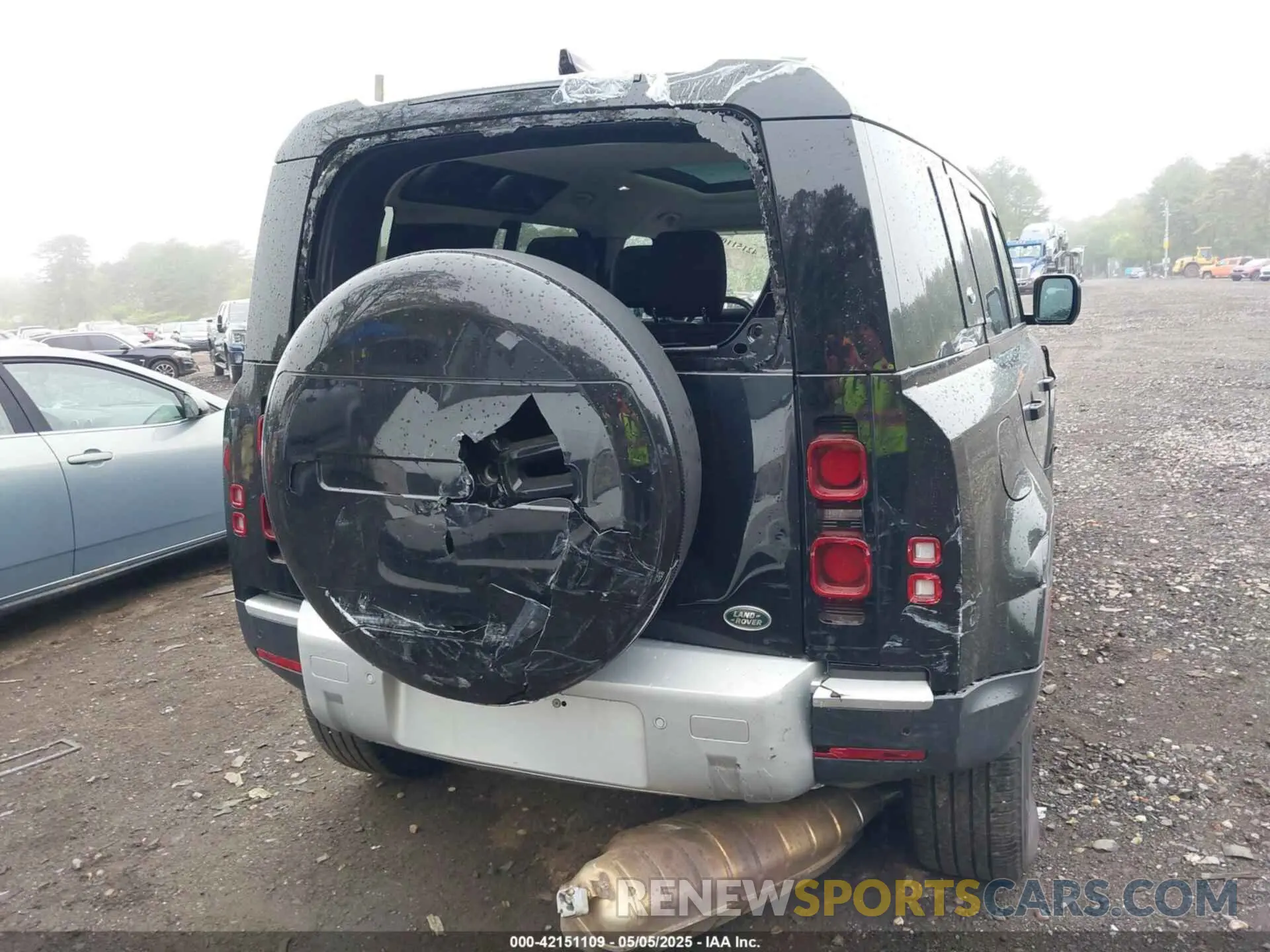16 Photograph of a damaged car SALEPERU2N2088316 LAND ROVER DEFENDER 2022