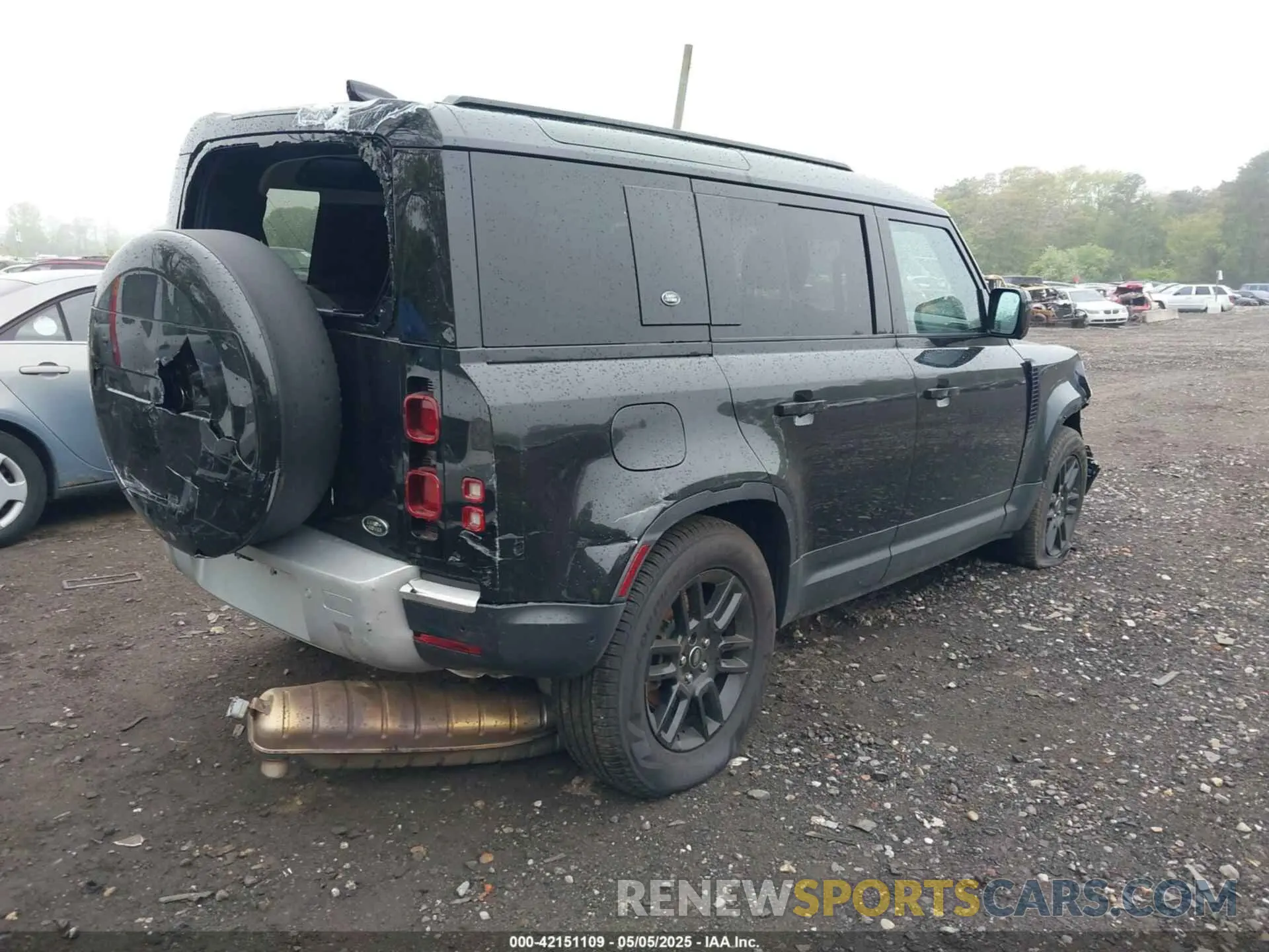 4 Photograph of a damaged car SALEPERU2N2088316 LAND ROVER DEFENDER 2022