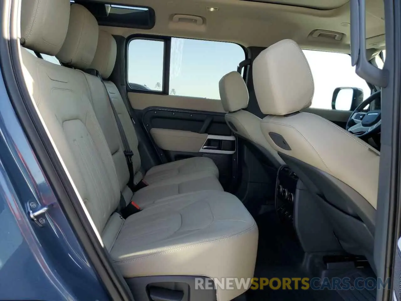 11 Photograph of a damaged car SALEPERU8N2067390 LAND ROVER DEFENDER 2022