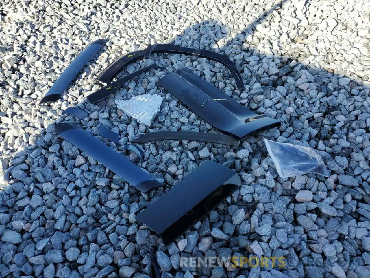 15 Photograph of a damaged car SALEPERU8N2067390 LAND ROVER DEFENDER 2022
