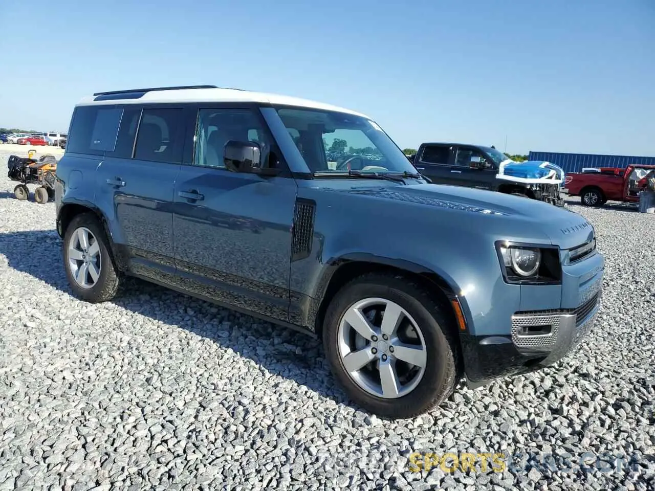 4 Photograph of a damaged car SALEPERU8N2067390 LAND ROVER DEFENDER 2022
