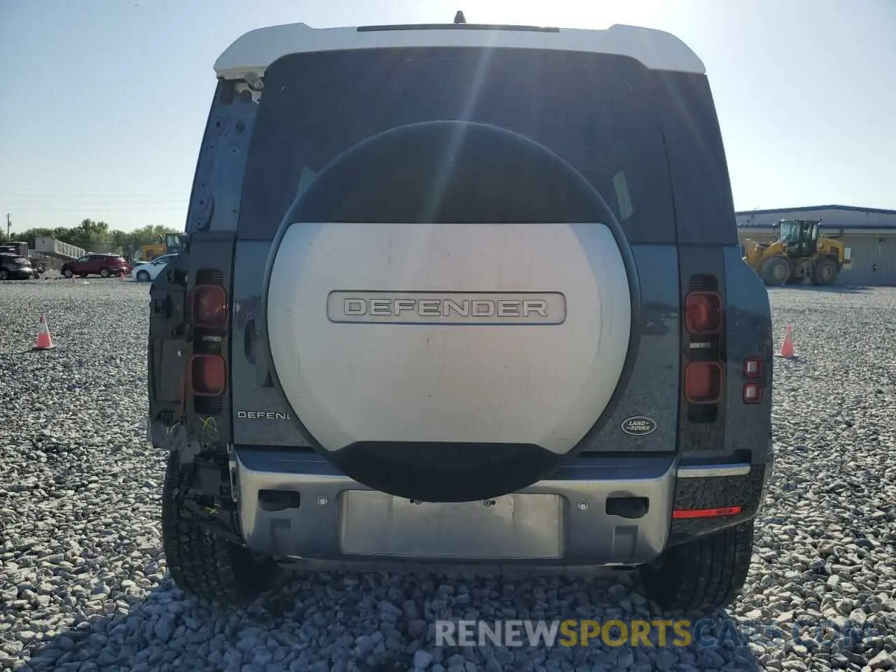 6 Photograph of a damaged car SALEPERU8N2067390 LAND ROVER DEFENDER 2022