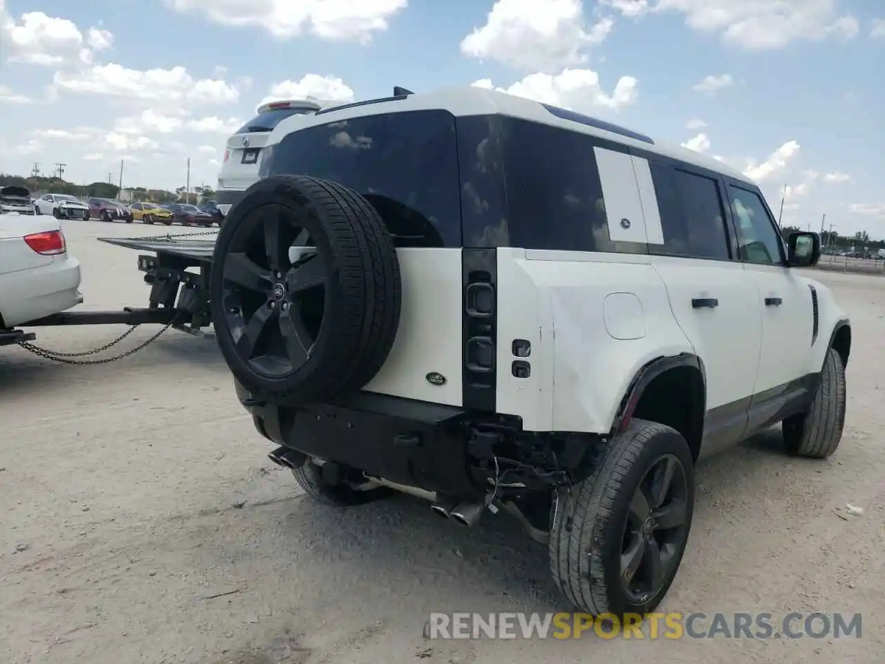 4 Photograph of a damaged car SALEWERE9N2096182 LAND ROVER DEFENDER 2022