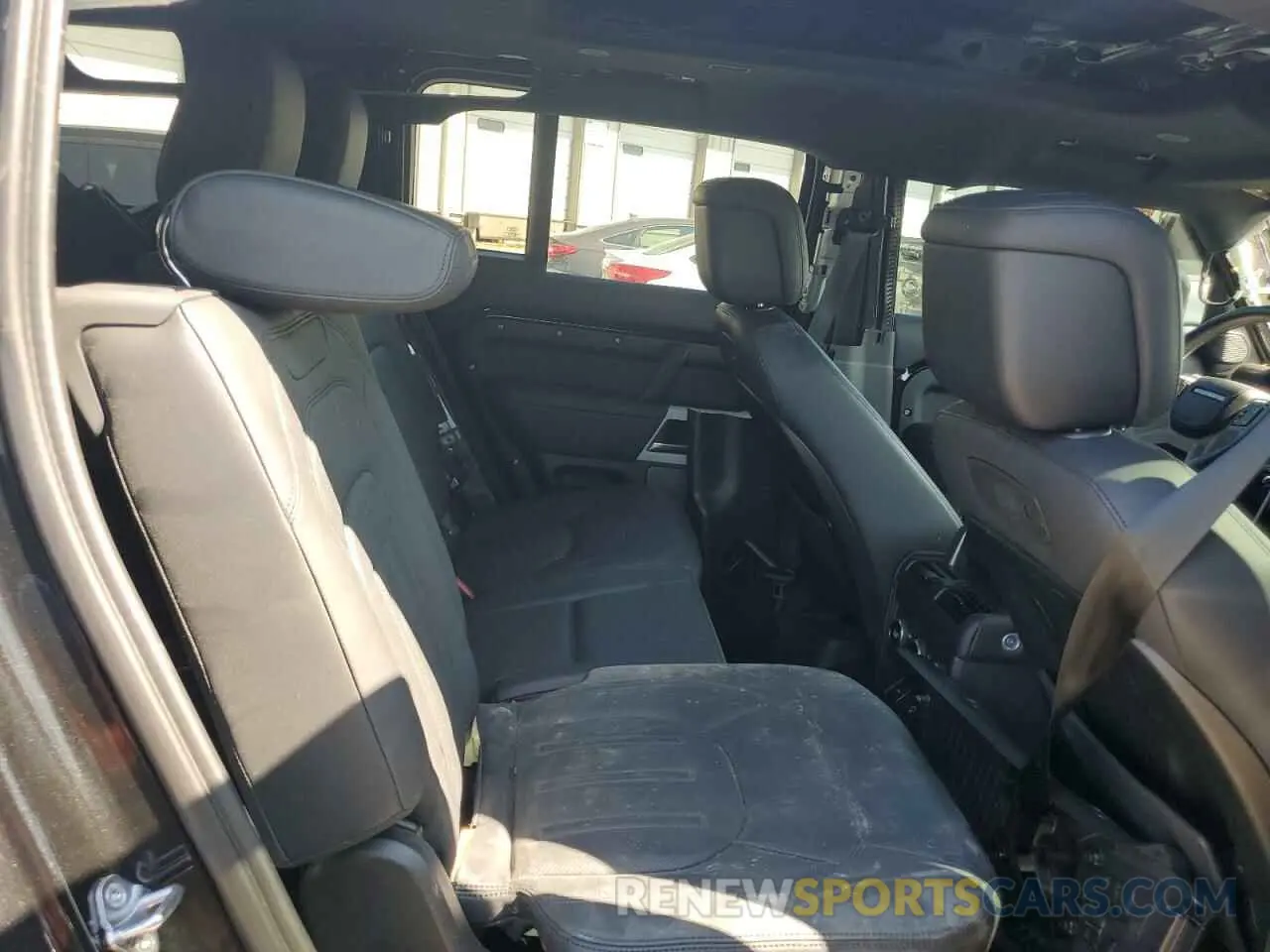11 Photograph of a damaged car SALEWERU0N2087281 LAND ROVER DEFENDER 2022