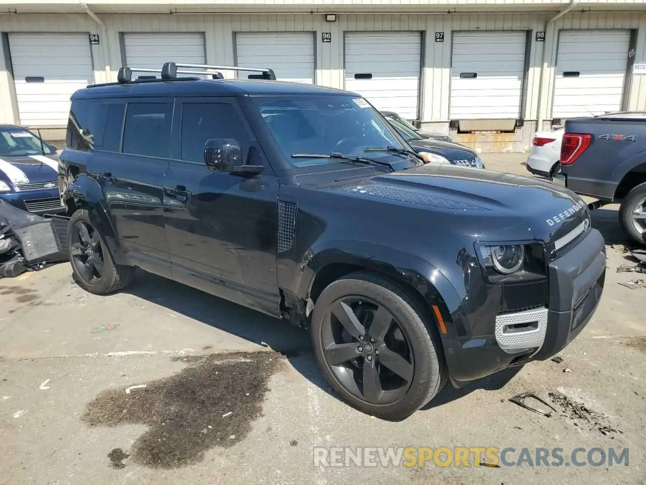 4 Photograph of a damaged car SALEWERU0N2087281 LAND ROVER DEFENDER 2022