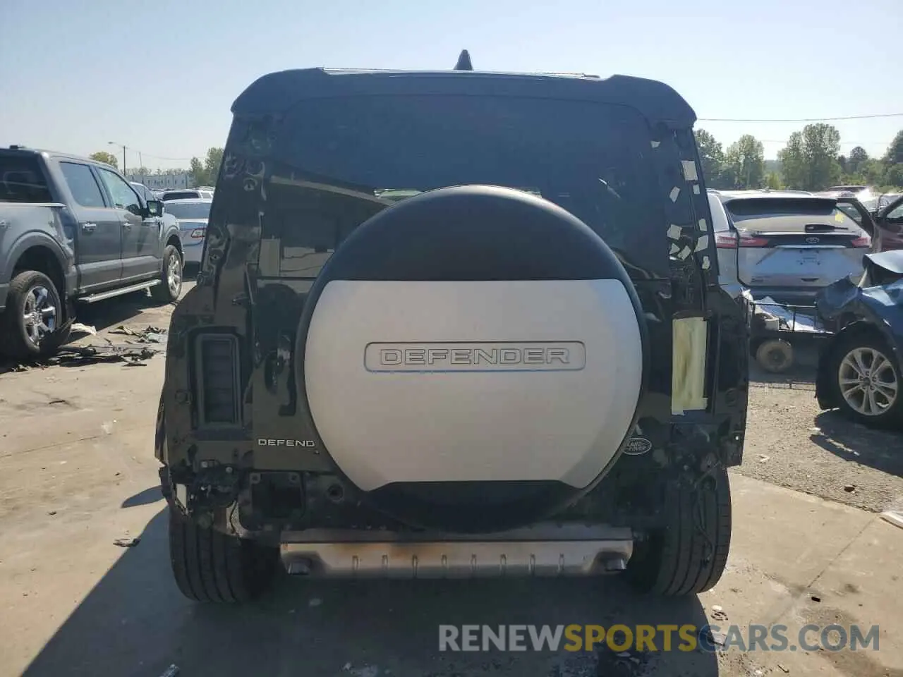 6 Photograph of a damaged car SALEWERU0N2087281 LAND ROVER DEFENDER 2022