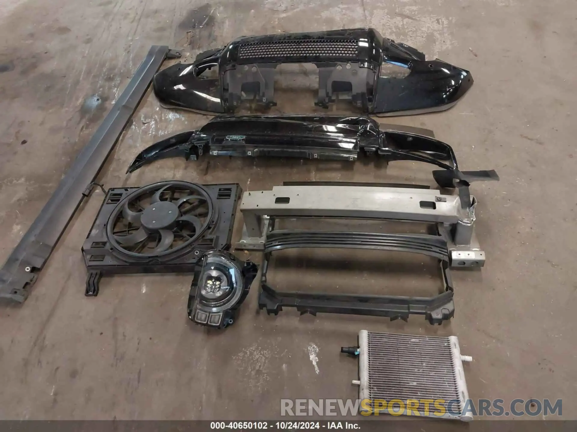 12 Photograph of a damaged car SALEXERU6N2063824 LAND ROVER DEFENDER 2022