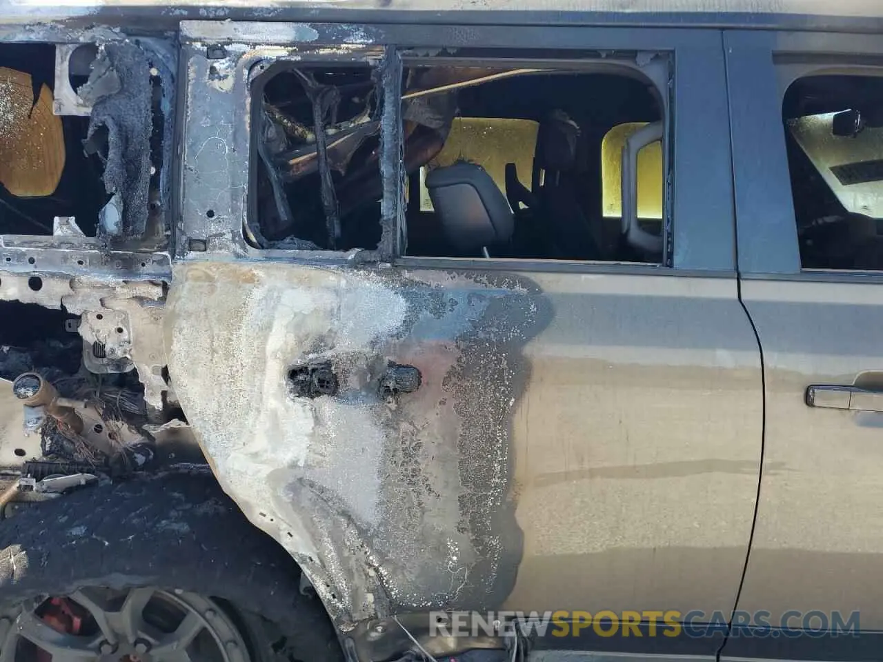 11 Photograph of a damaged car SALEXERU6N2074192 LAND ROVER DEFENDER 2022
