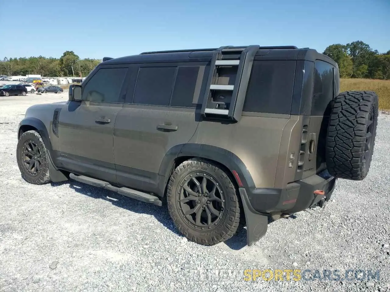 2 Photograph of a damaged car SALEXERU6N2074192 LAND ROVER DEFENDER 2022