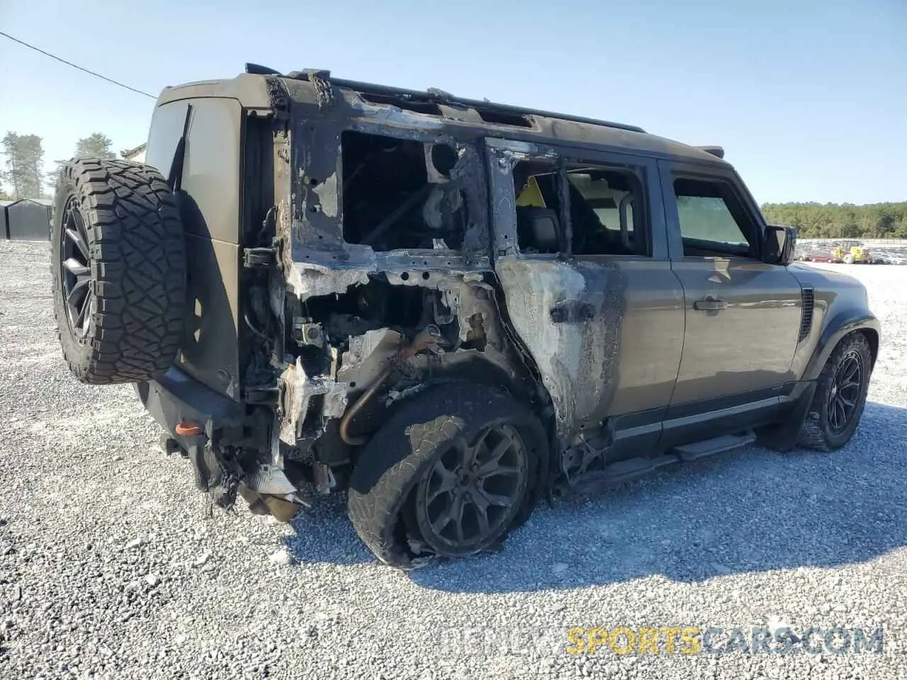 3 Photograph of a damaged car SALEXERU6N2074192 LAND ROVER DEFENDER 2022