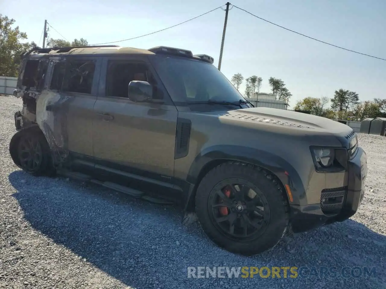 4 Photograph of a damaged car SALEXERU6N2074192 LAND ROVER DEFENDER 2022