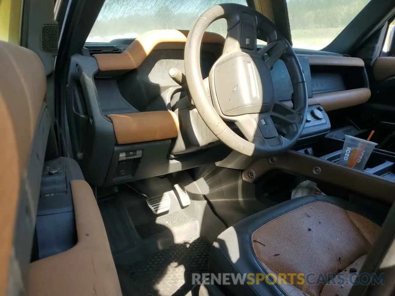 8 Photograph of a damaged car SALEXERU6N2074192 LAND ROVER DEFENDER 2022
