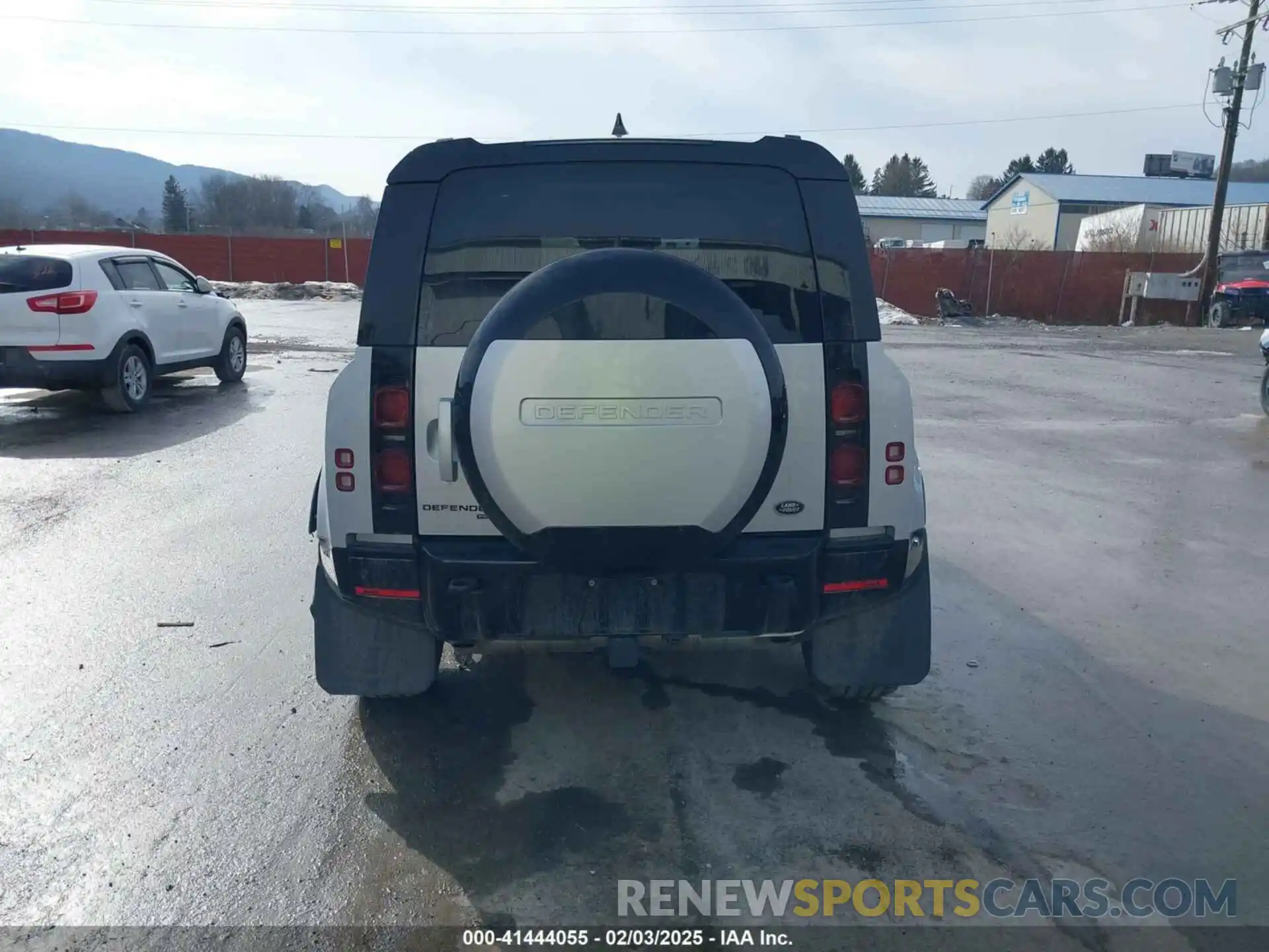 17 Photograph of a damaged car SALE26EU0P2165553 LAND ROVER DEFENDER 2023