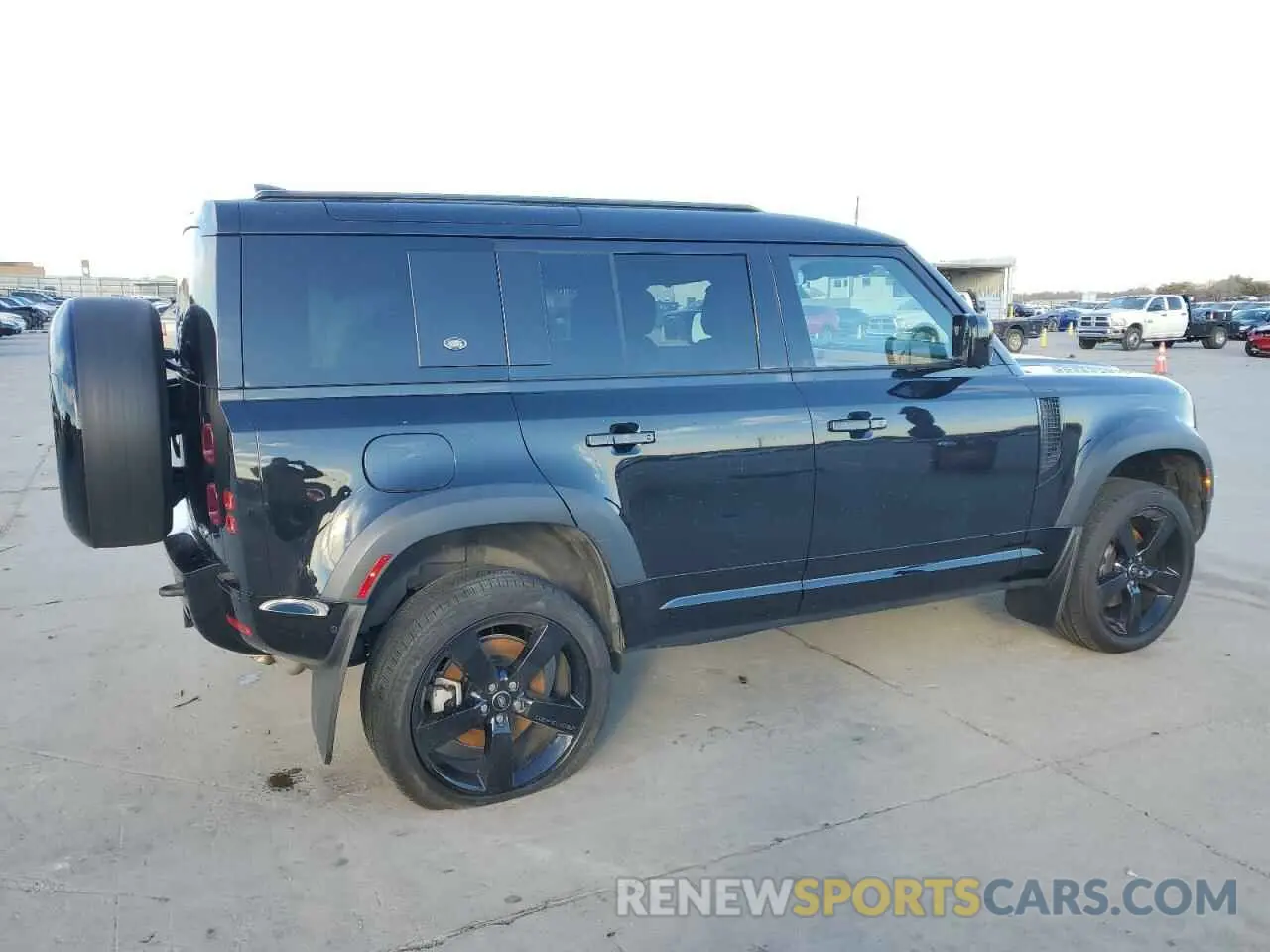 3 Photograph of a damaged car SALE27EU4P2221757 LAND ROVER DEFENDER 2023