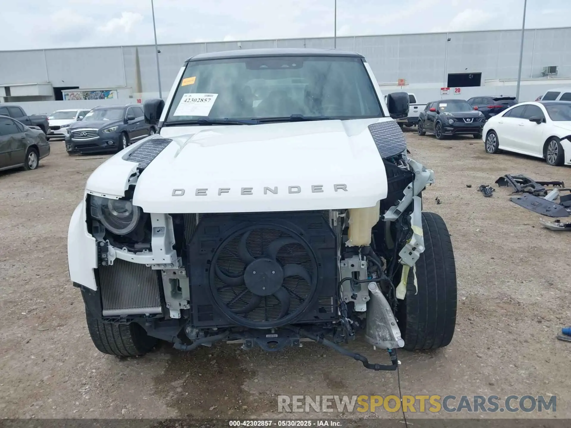 13 Photograph of a damaged car SALE27EUXP2114986 LAND ROVER DEFENDER 2023
