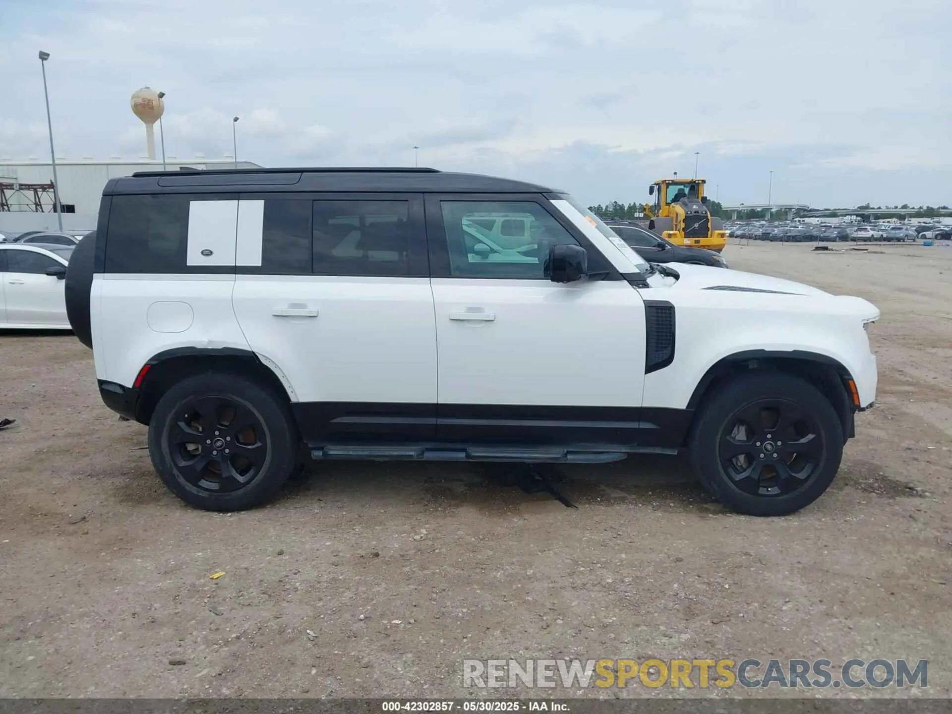14 Photograph of a damaged car SALE27EUXP2114986 LAND ROVER DEFENDER 2023
