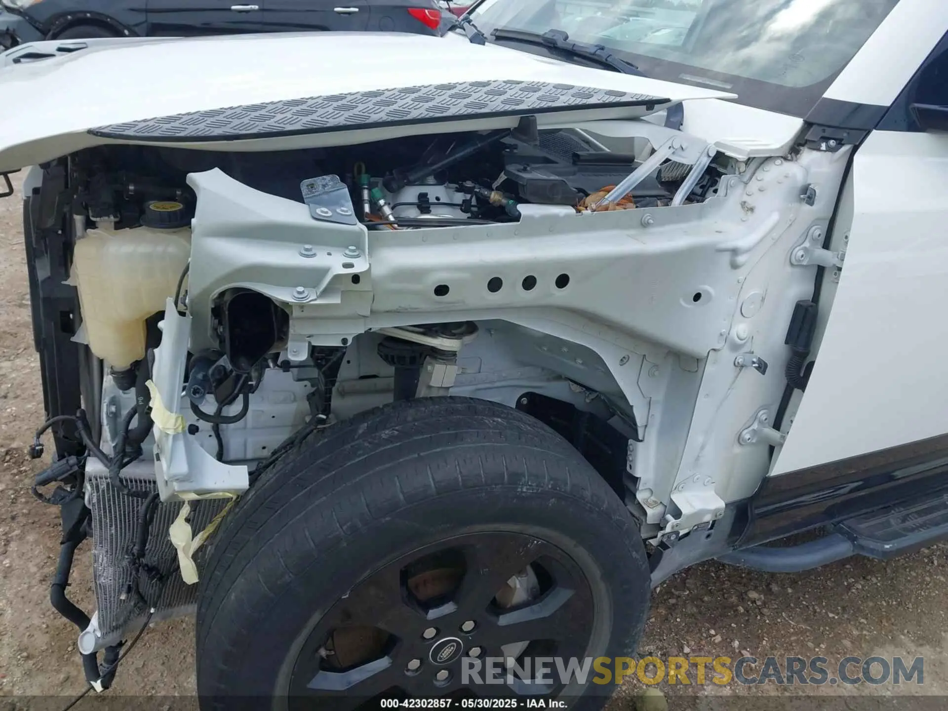 18 Photograph of a damaged car SALE27EUXP2114986 LAND ROVER DEFENDER 2023