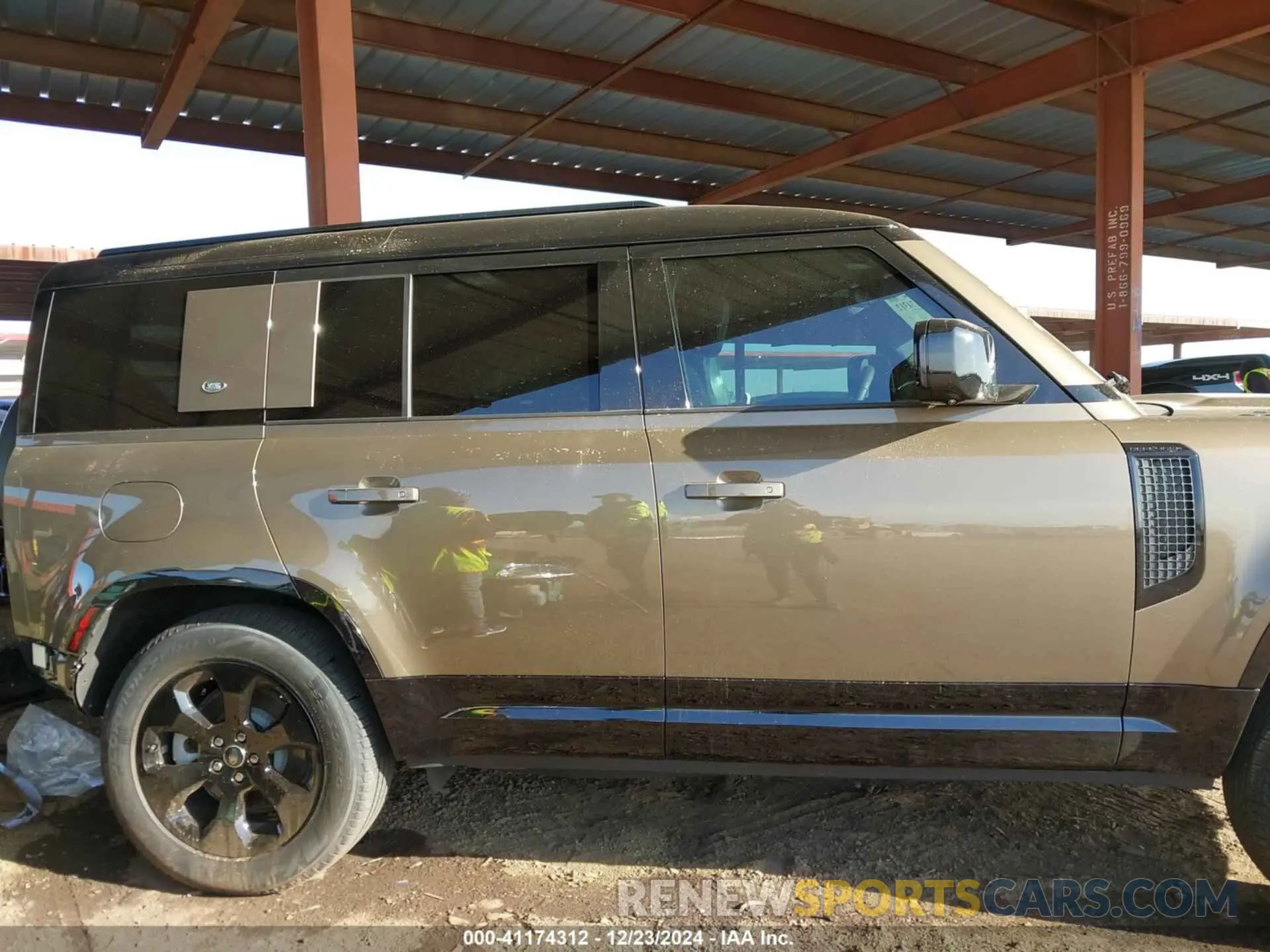 14 Photograph of a damaged car SALE2EEU2P2228324 LAND ROVER DEFENDER 2023