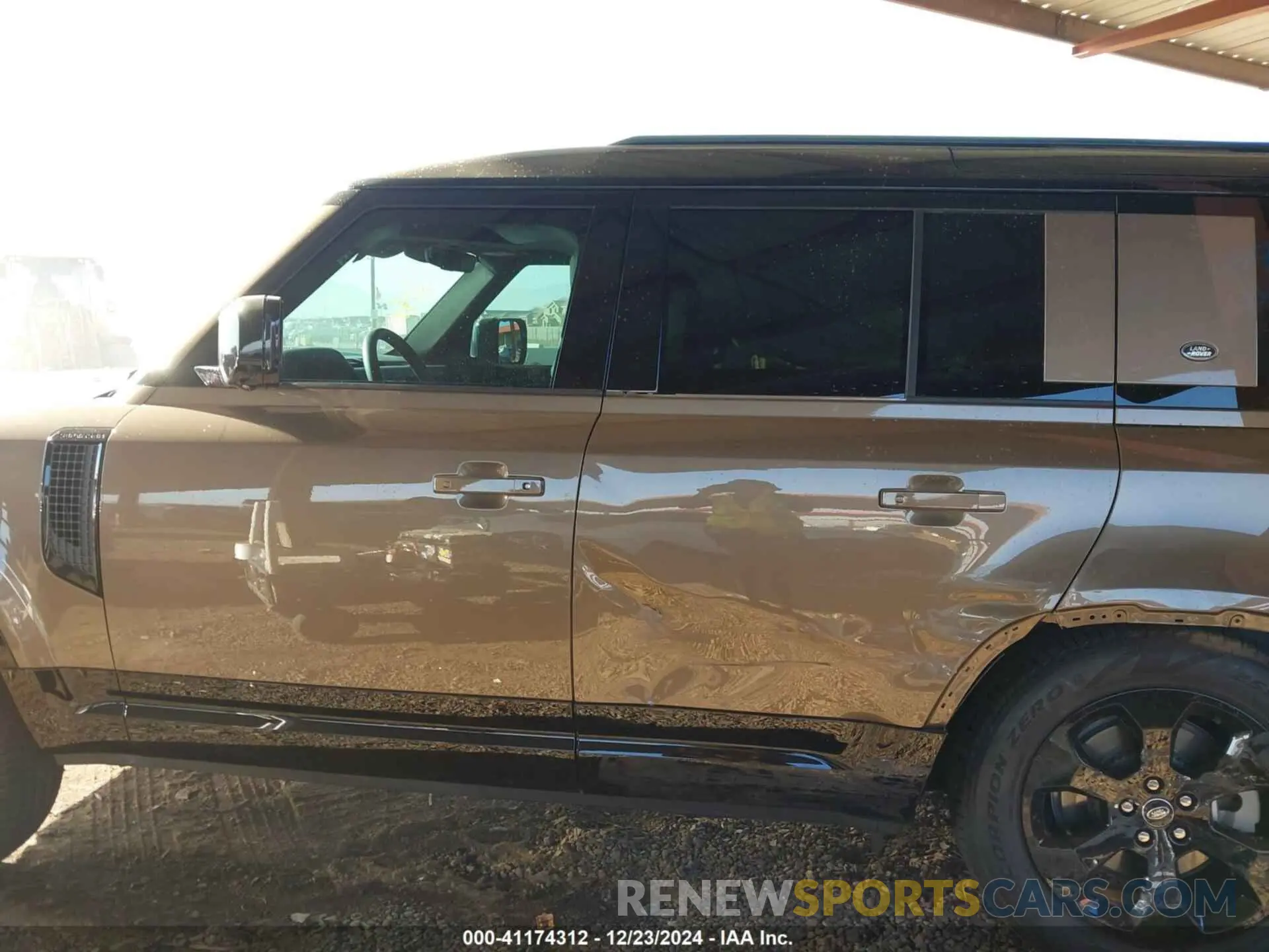 15 Photograph of a damaged car SALE2EEU2P2228324 LAND ROVER DEFENDER 2023
