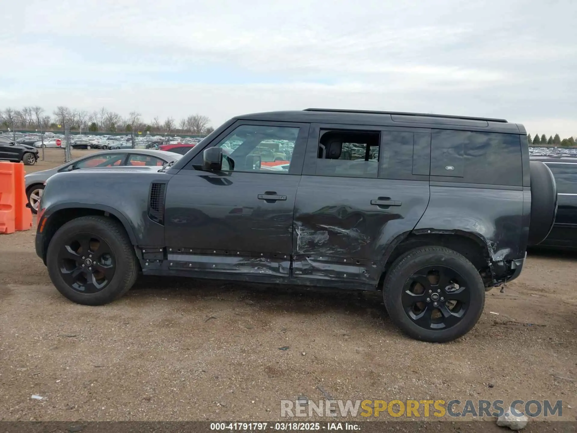 14 Photograph of a damaged car SALEJ7EX4P2239091 LAND ROVER DEFENDER 2023