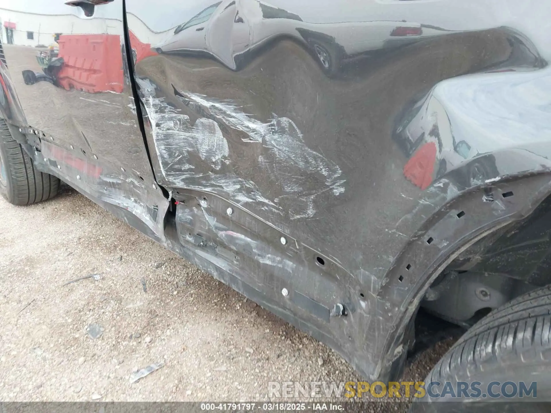 19 Photograph of a damaged car SALEJ7EX4P2239091 LAND ROVER DEFENDER 2023