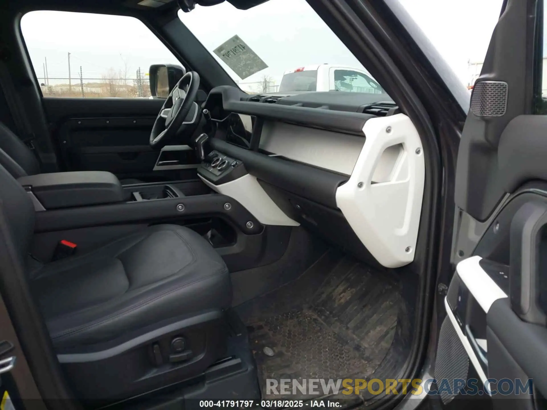 5 Photograph of a damaged car SALEJ7EX4P2239091 LAND ROVER DEFENDER 2023