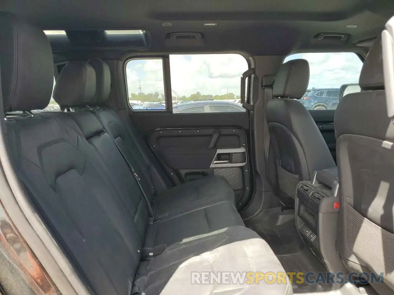 11 Photograph of a damaged car SALEJ7EX4P2241794 LAND ROVER DEFENDER 2023