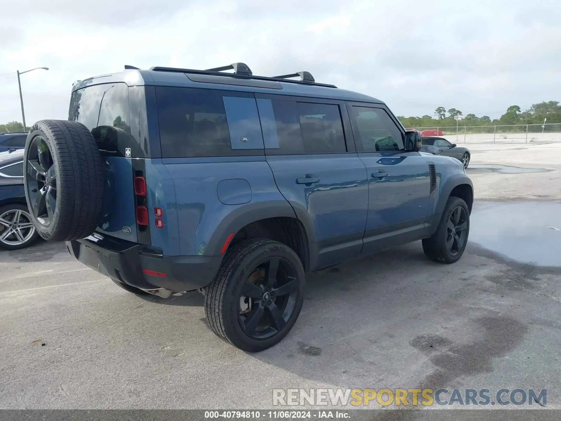 4 Photograph of a damaged car SALEJ7EX6P2159856 LAND ROVER DEFENDER 2023