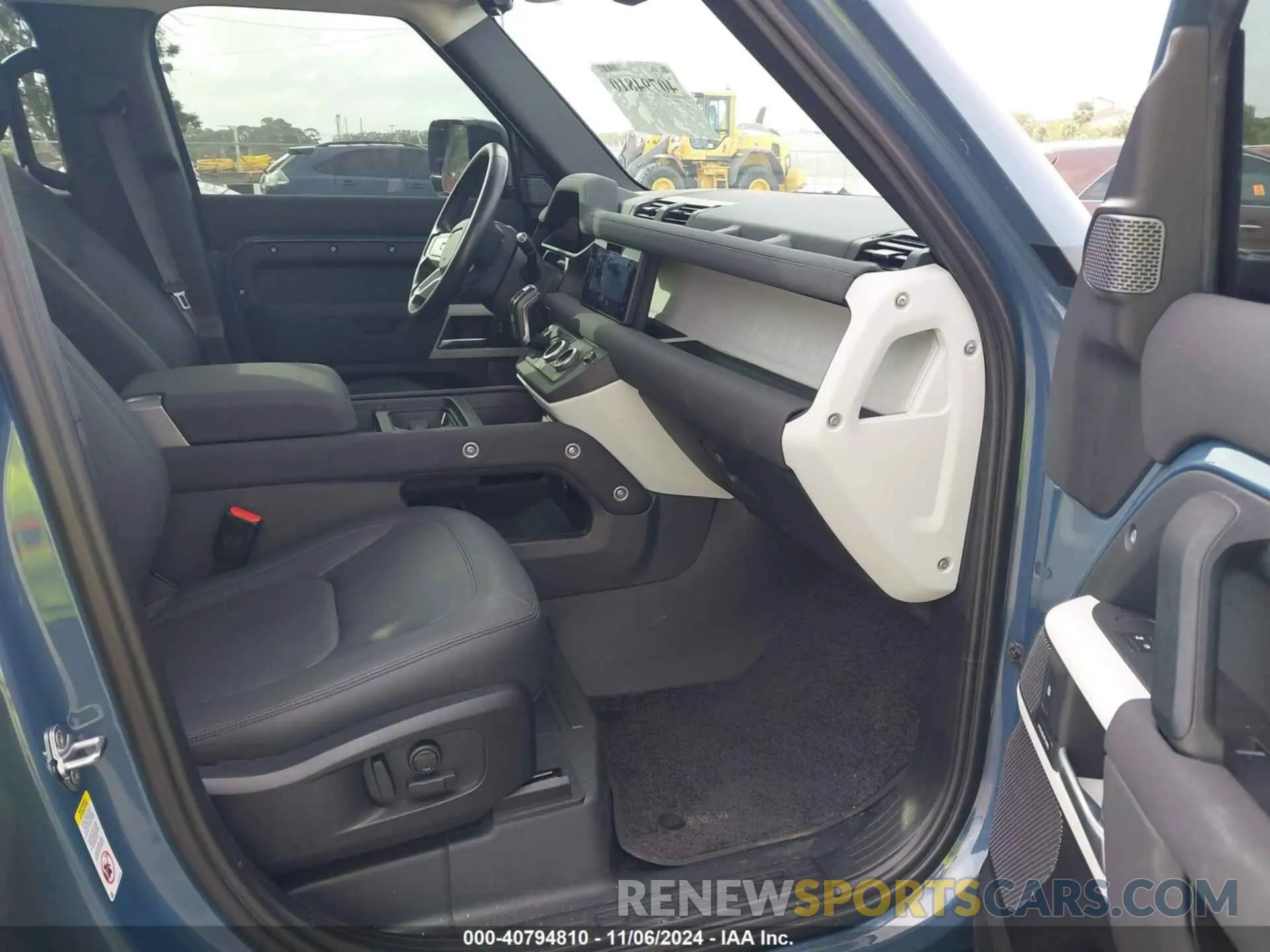 5 Photograph of a damaged car SALEJ7EX6P2159856 LAND ROVER DEFENDER 2023