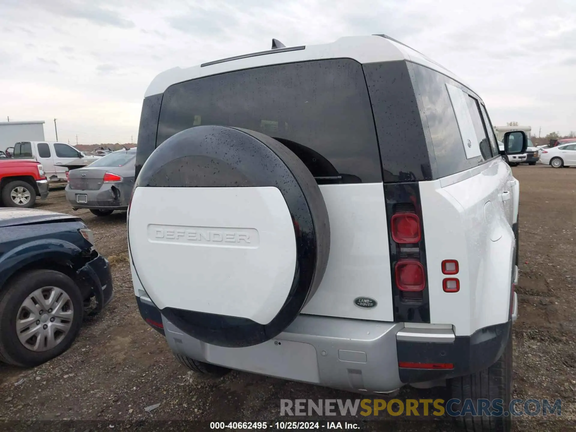 17 Photograph of a damaged car SALEJ7EX7P2148736 LAND ROVER DEFENDER 2023