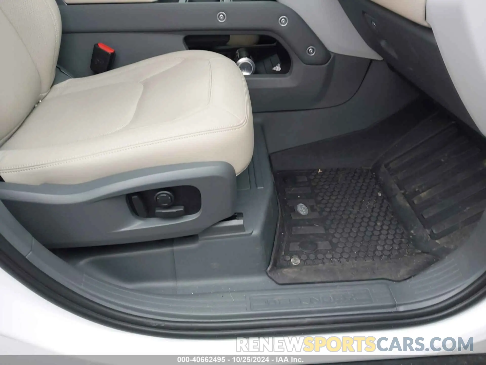 5 Photograph of a damaged car SALEJ7EX7P2148736 LAND ROVER DEFENDER 2023