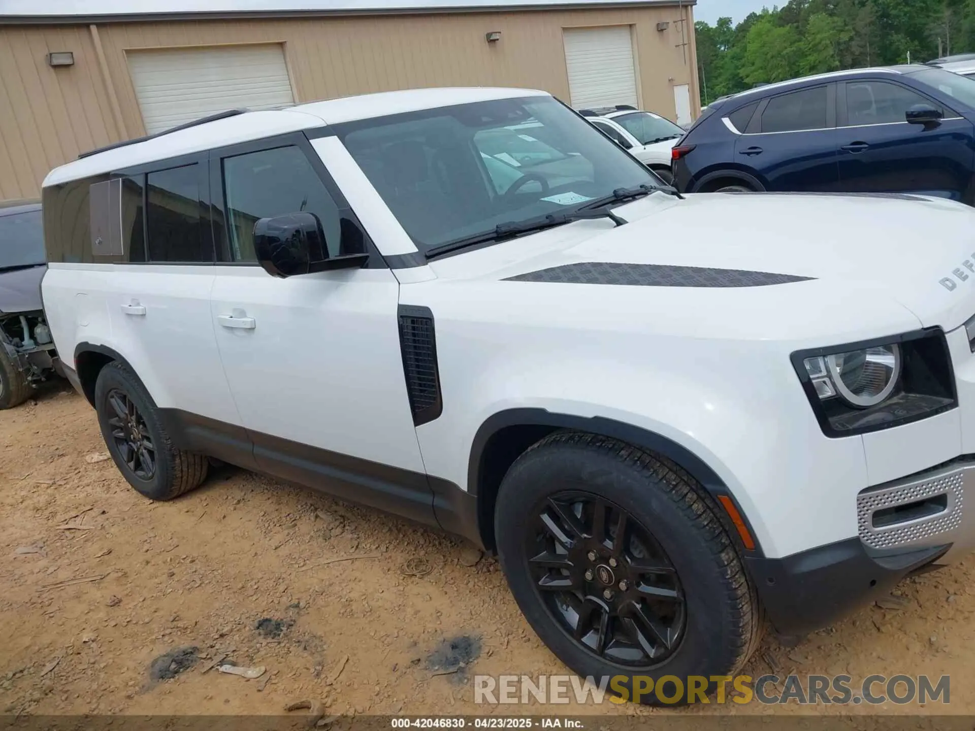 13 Photograph of a damaged car SALEJFEUXP2221744 LAND ROVER DEFENDER 2023