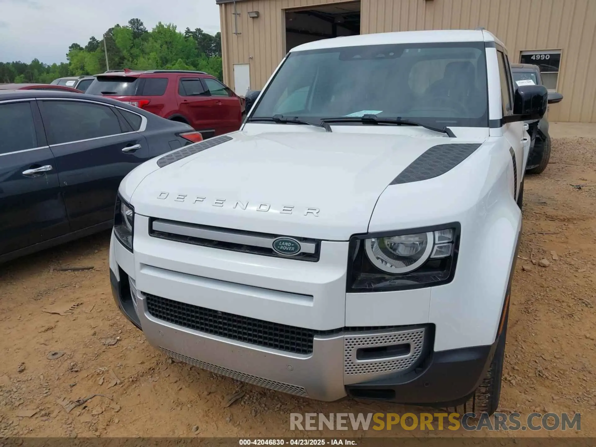 17 Photograph of a damaged car SALEJFEUXP2221744 LAND ROVER DEFENDER 2023