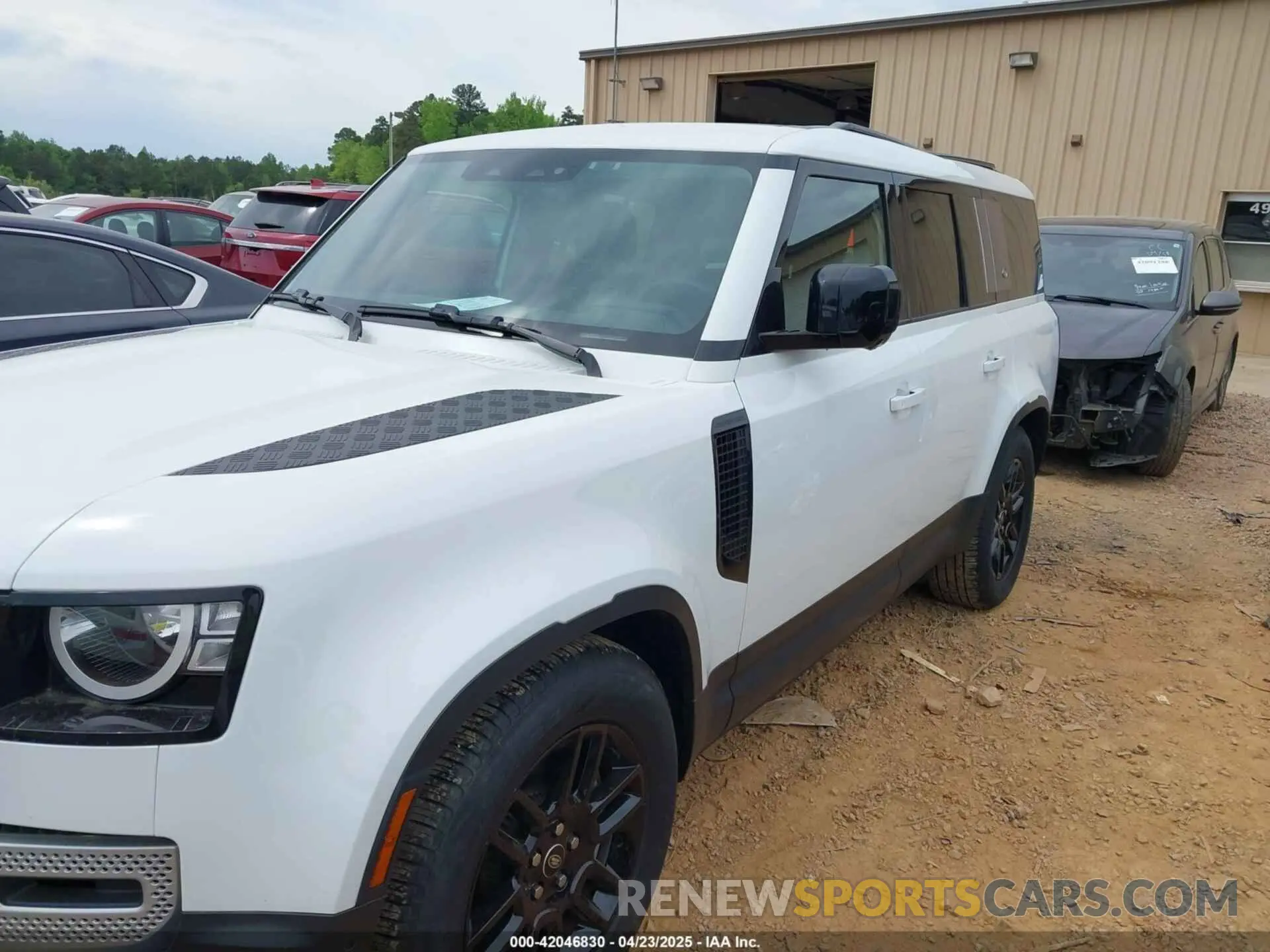 18 Photograph of a damaged car SALEJFEUXP2221744 LAND ROVER DEFENDER 2023