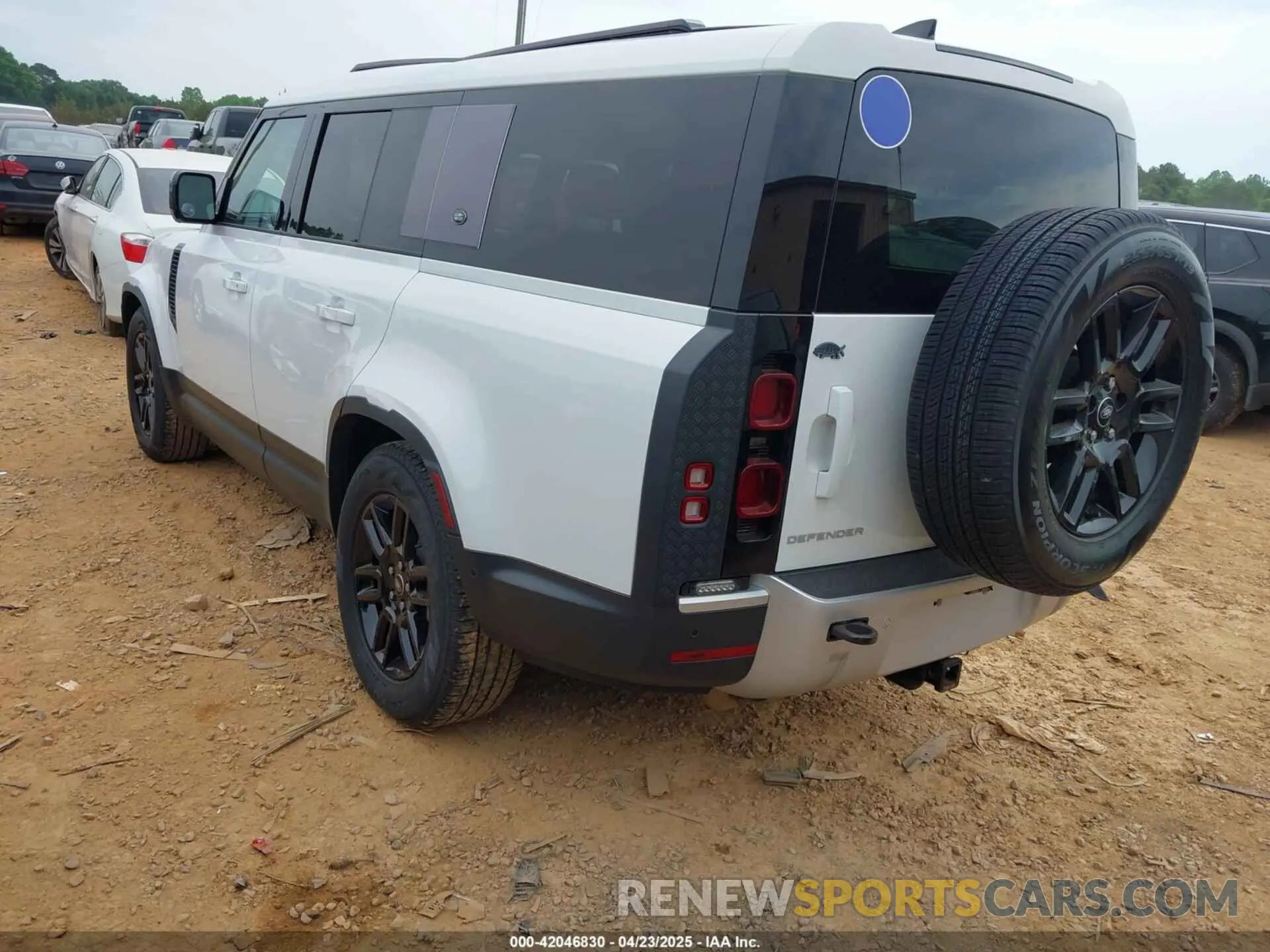 3 Photograph of a damaged car SALEJFEUXP2221744 LAND ROVER DEFENDER 2023