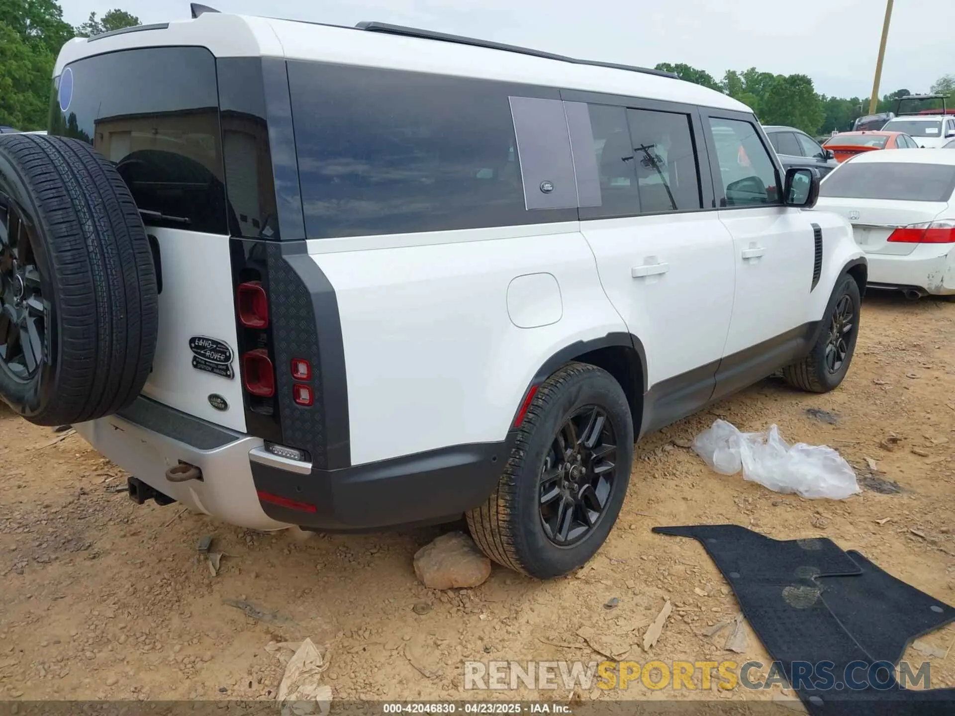 4 Photograph of a damaged car SALEJFEUXP2221744 LAND ROVER DEFENDER 2023