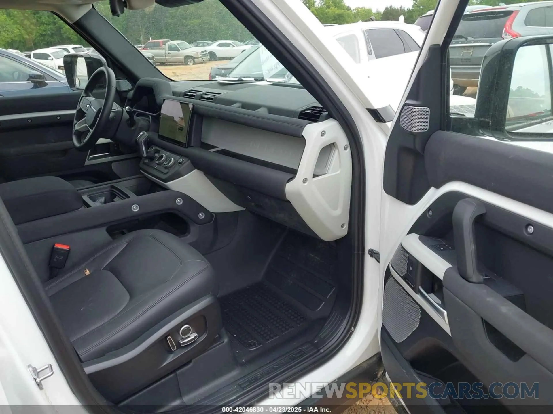 5 Photograph of a damaged car SALEJFEUXP2221744 LAND ROVER DEFENDER 2023