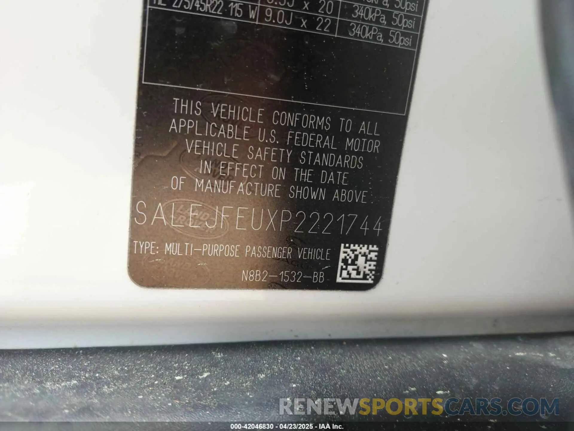 9 Photograph of a damaged car SALEJFEUXP2221744 LAND ROVER DEFENDER 2023