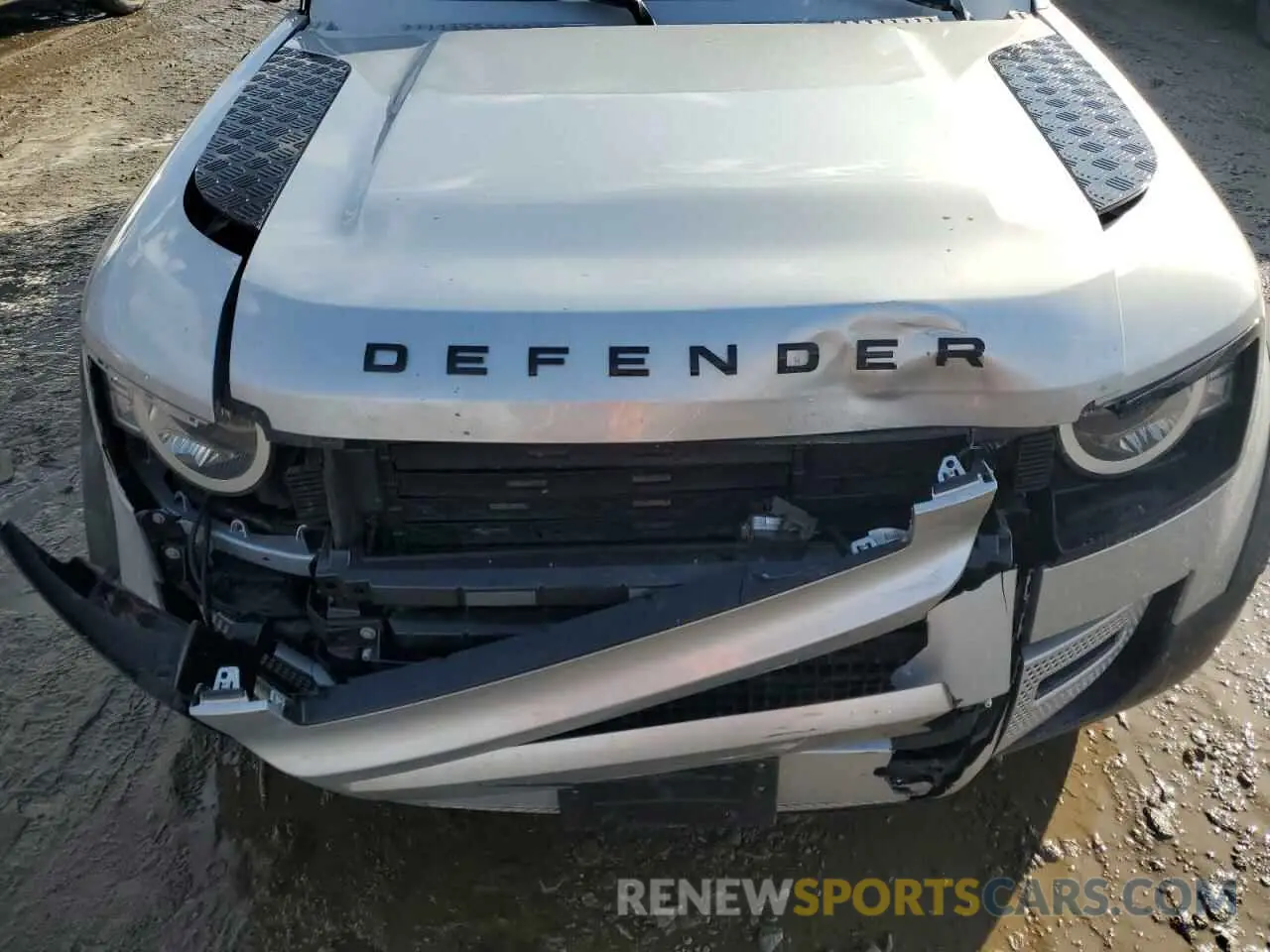 12 Photograph of a damaged car SALEJFEUXP2229892 LAND ROVER DEFENDER 2023