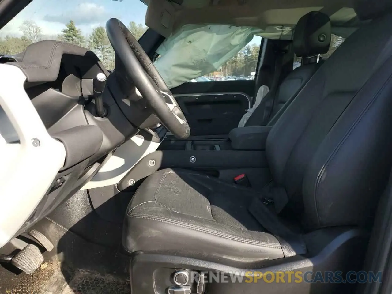 7 Photograph of a damaged car SALEJFEUXP2229892 LAND ROVER DEFENDER 2023