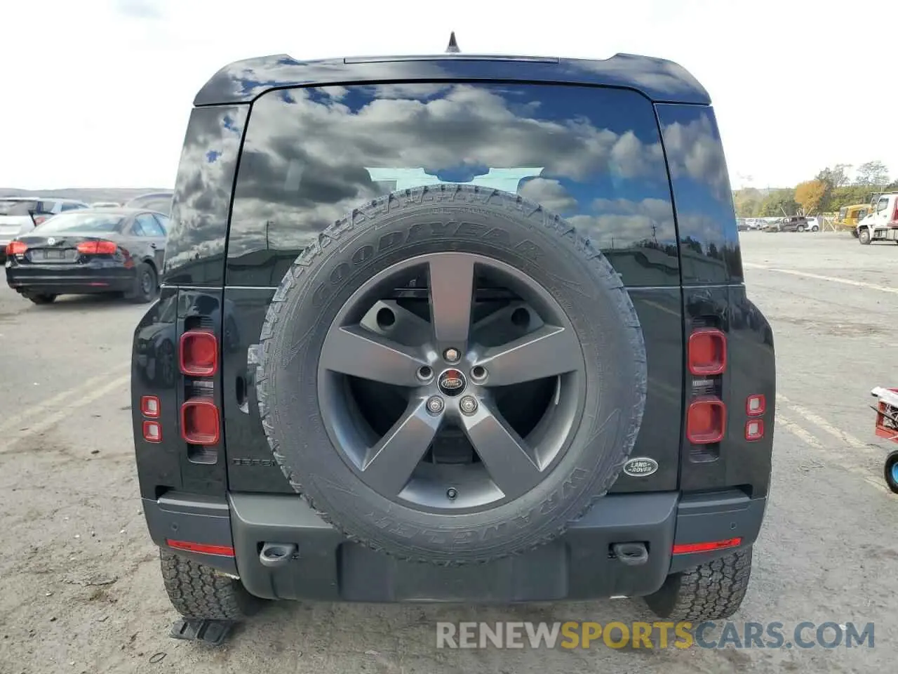 6 Photograph of a damaged car SALEP7EU0P2170856 LAND ROVER DEFENDER 2023