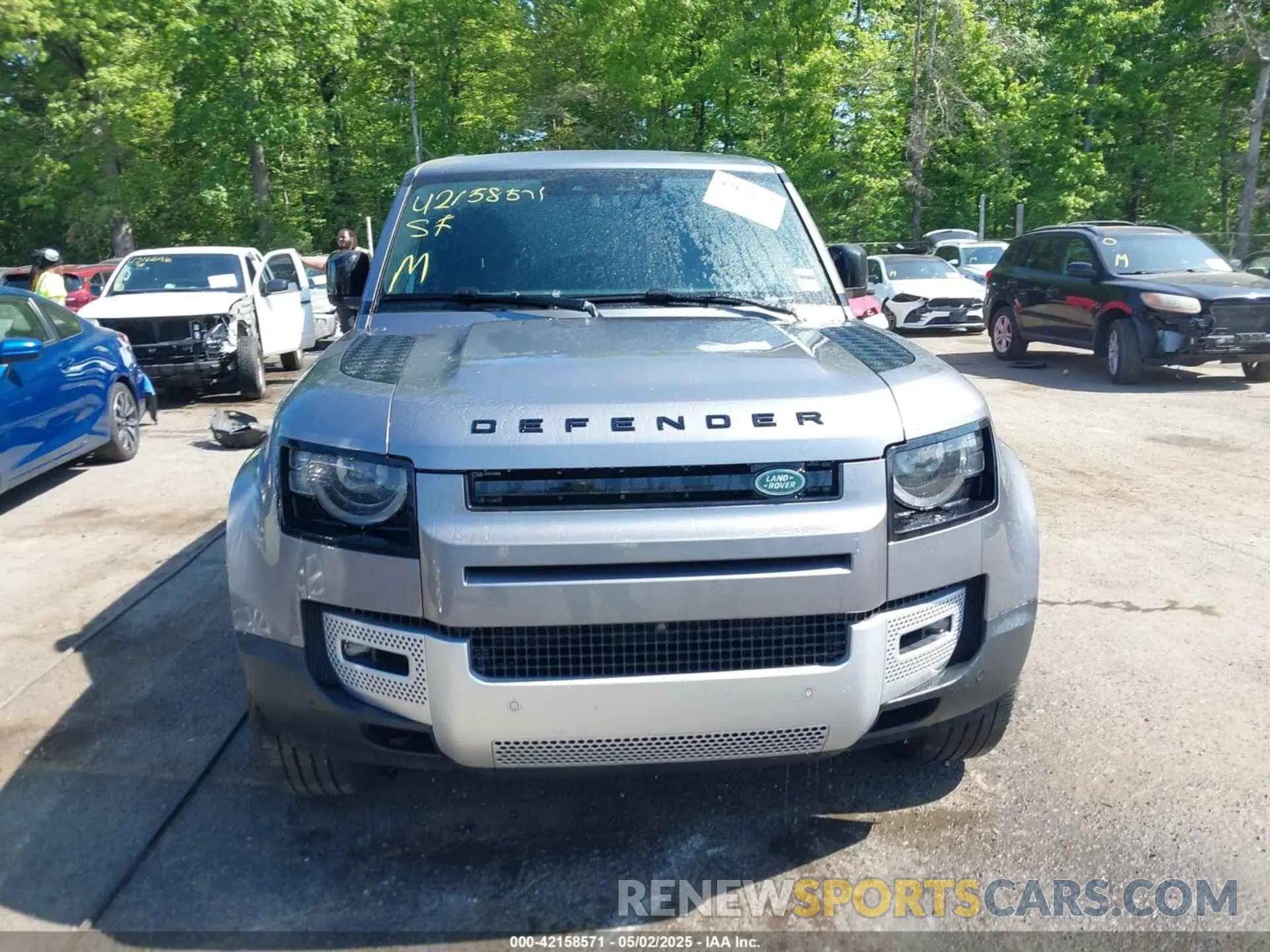 11 Photograph of a damaged car SALEP7EU1P2219921 LAND ROVER DEFENDER 2023