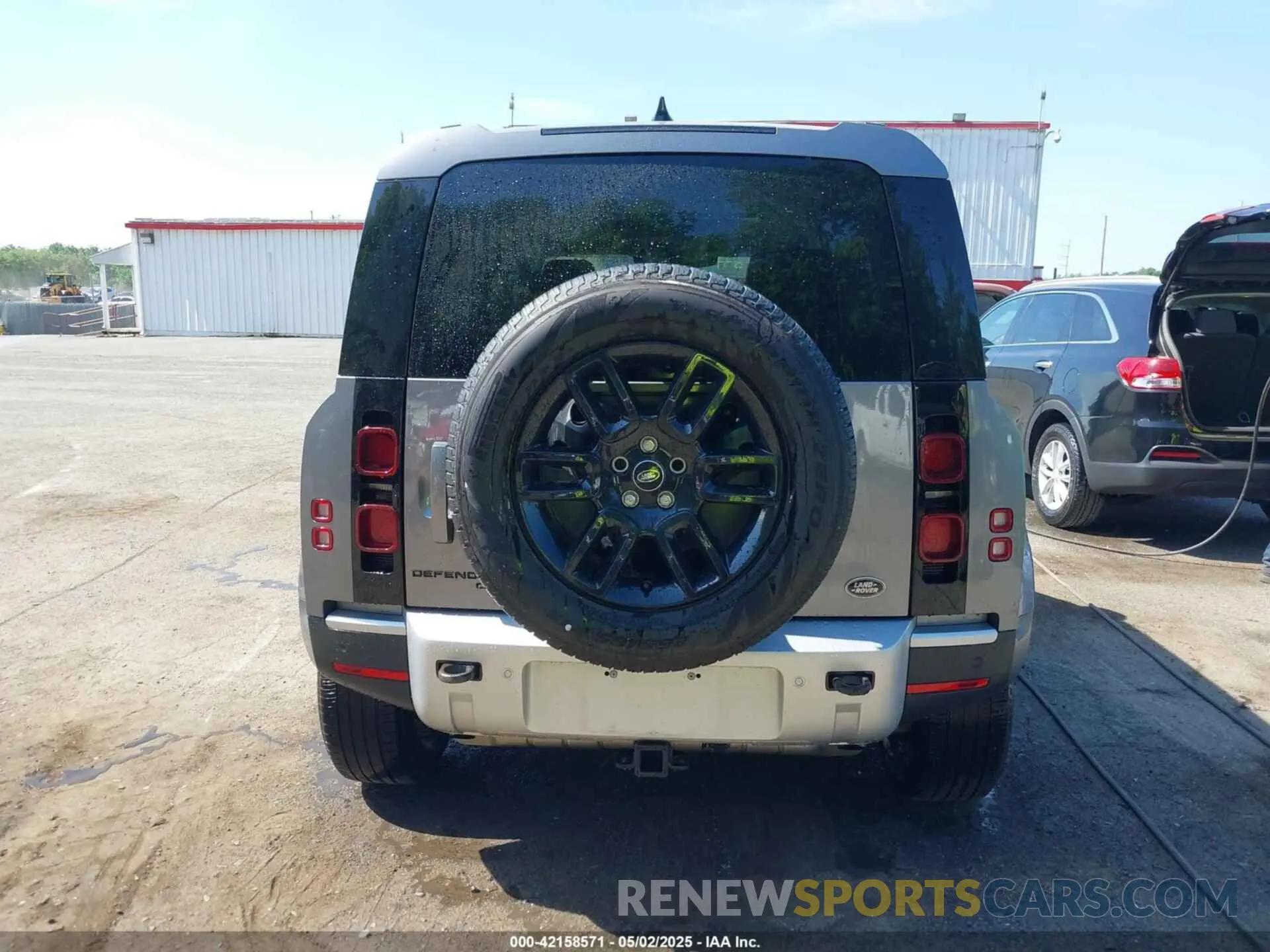 15 Photograph of a damaged car SALEP7EU1P2219921 LAND ROVER DEFENDER 2023