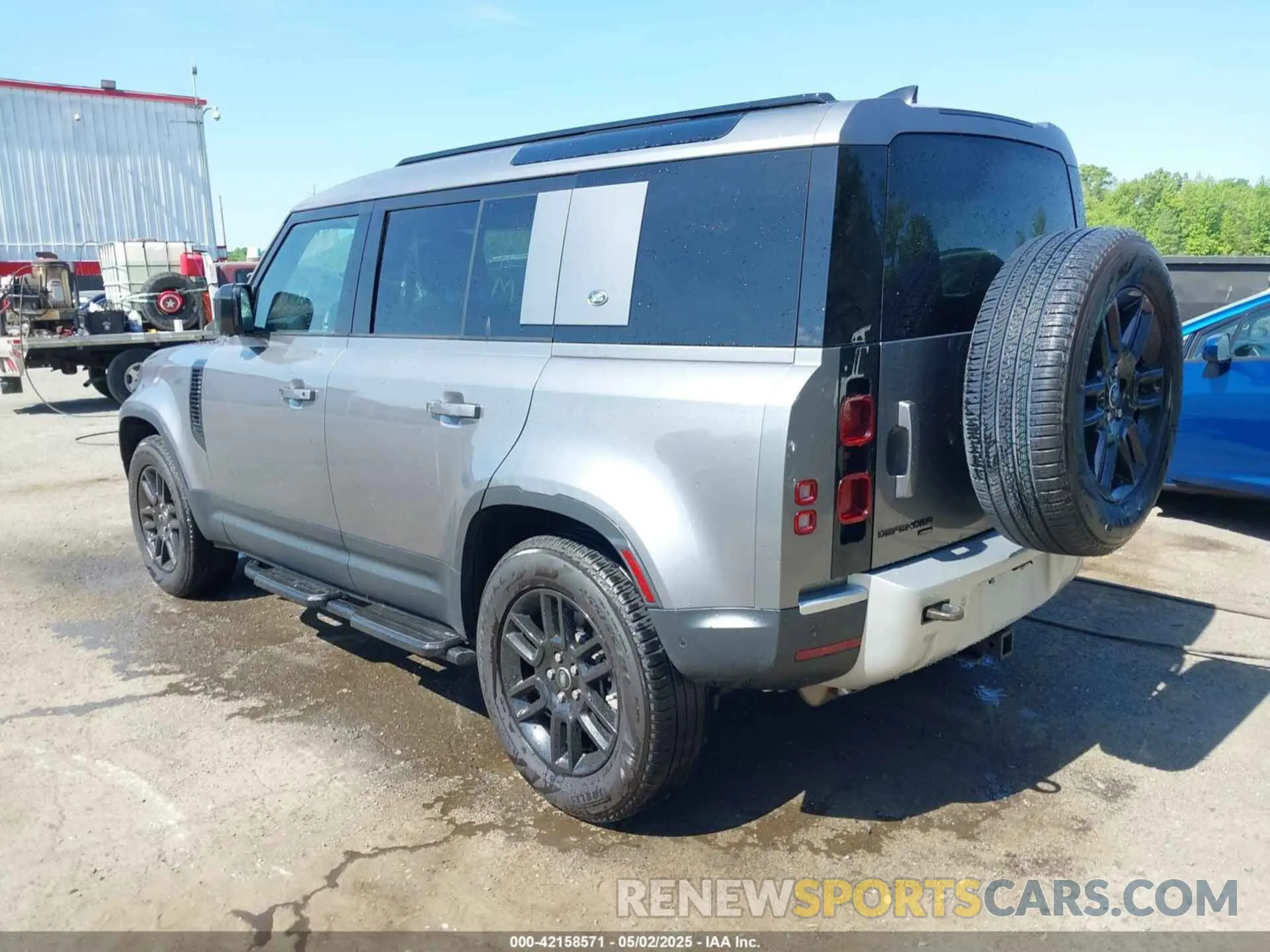 3 Photograph of a damaged car SALEP7EU1P2219921 LAND ROVER DEFENDER 2023