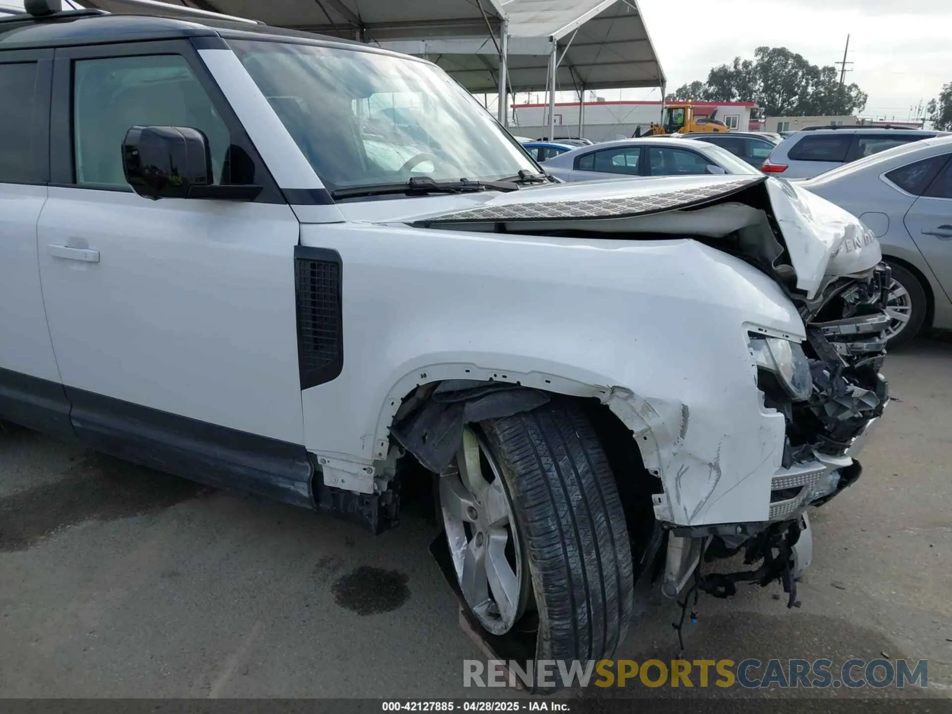 17 Photograph of a damaged car SALEPEEU0P2120981 LAND ROVER DEFENDER 2023