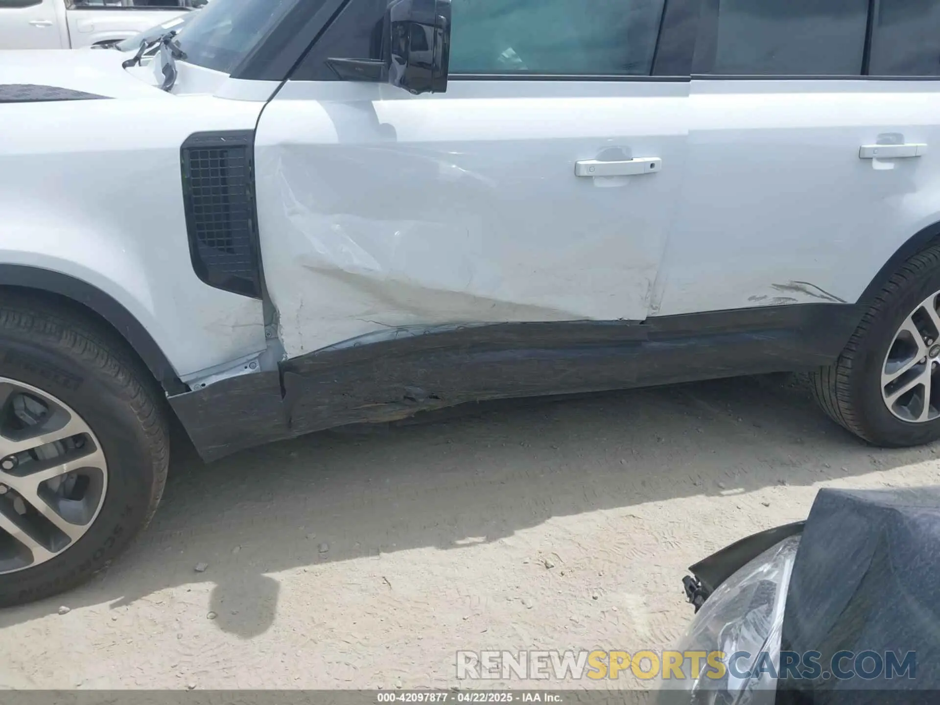 6 Photograph of a damaged car SALEPEEU2P2197884 LAND ROVER DEFENDER 2023