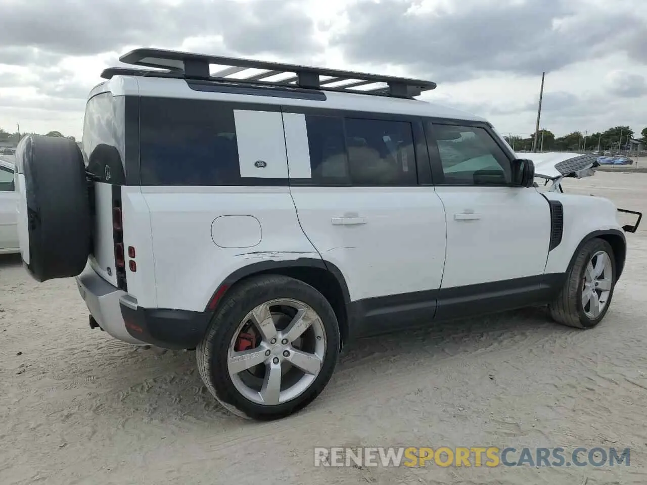 3 Photograph of a damaged car SALEPEEU6P2224987 LAND ROVER DEFENDER 2023