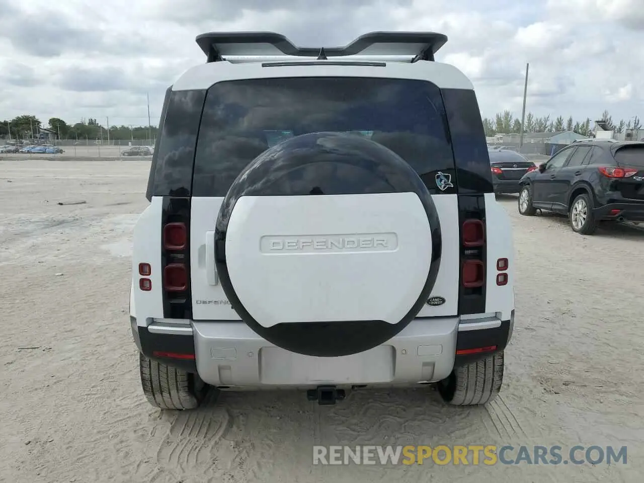 6 Photograph of a damaged car SALEPEEU6P2224987 LAND ROVER DEFENDER 2023
