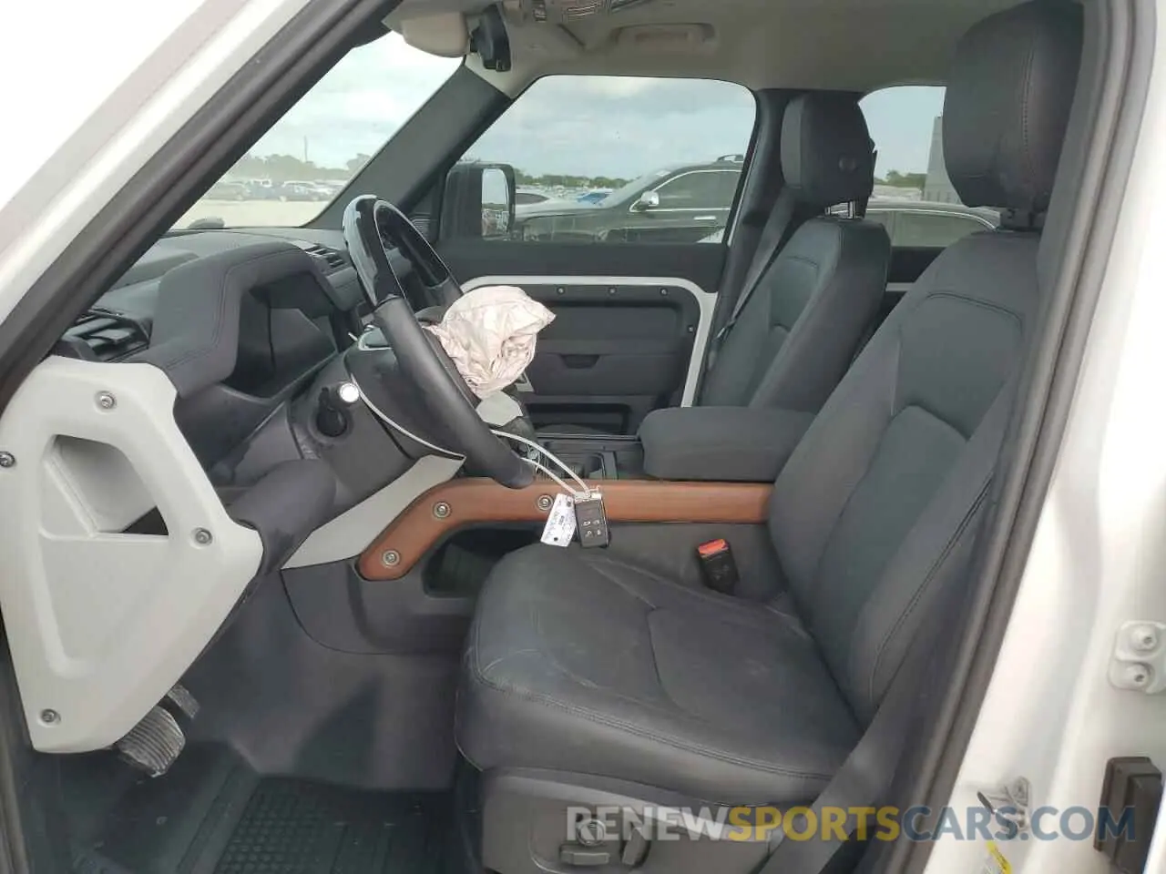 7 Photograph of a damaged car SALEPEEU6P2224987 LAND ROVER DEFENDER 2023
